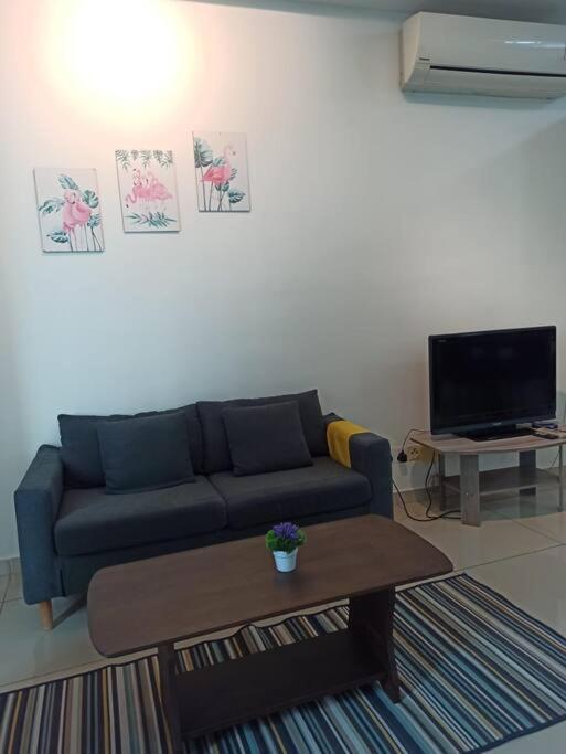 Relax Homestay - The Comfort Just For You シャー・アラム エクステリア 写真